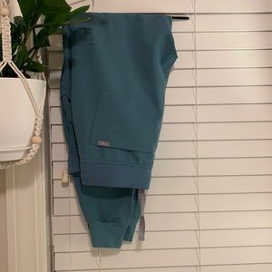 Figs hydrogreen Zamora small regular jogger NWOT